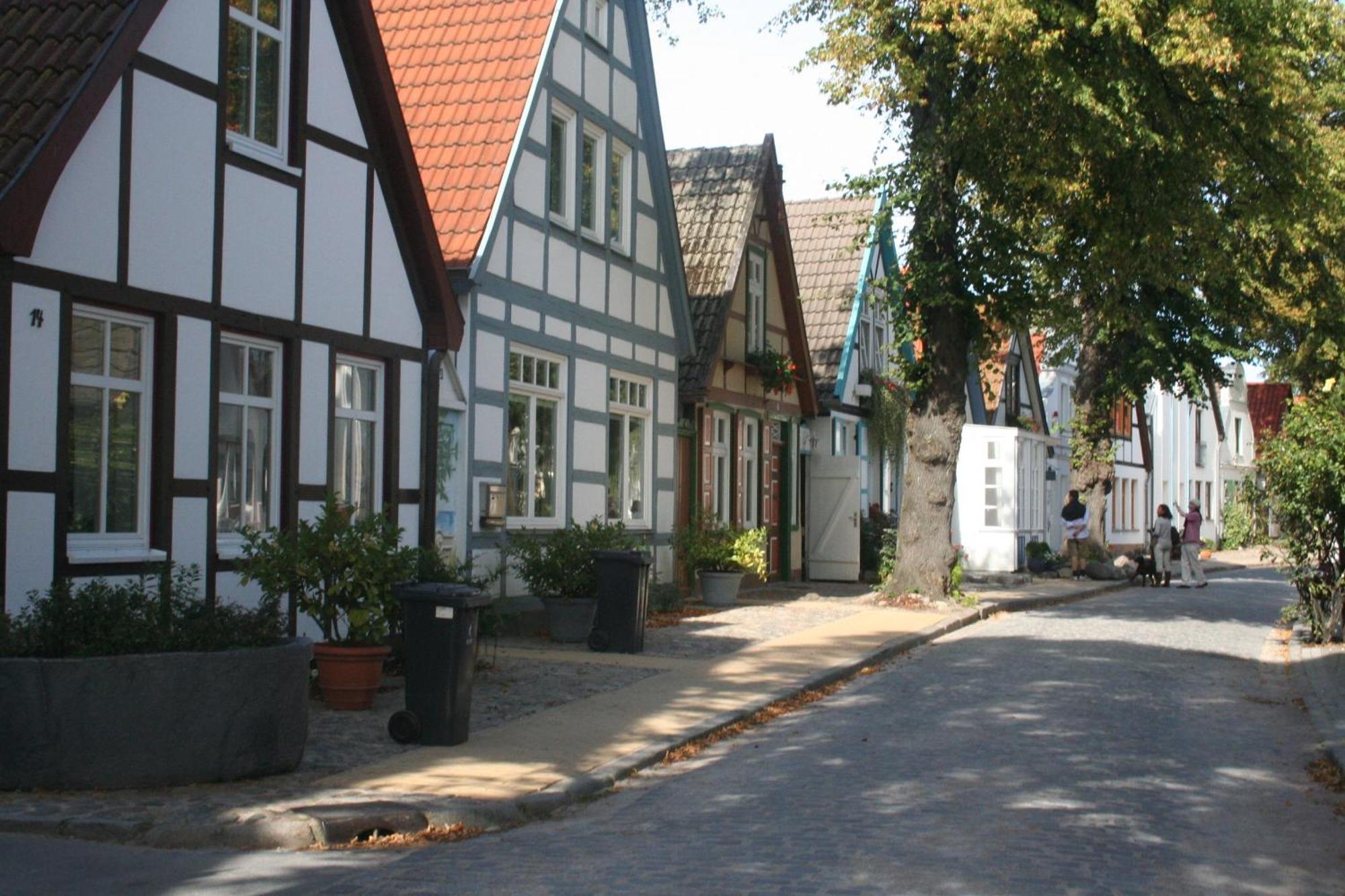 Warnemuende Dustin 12007 *
